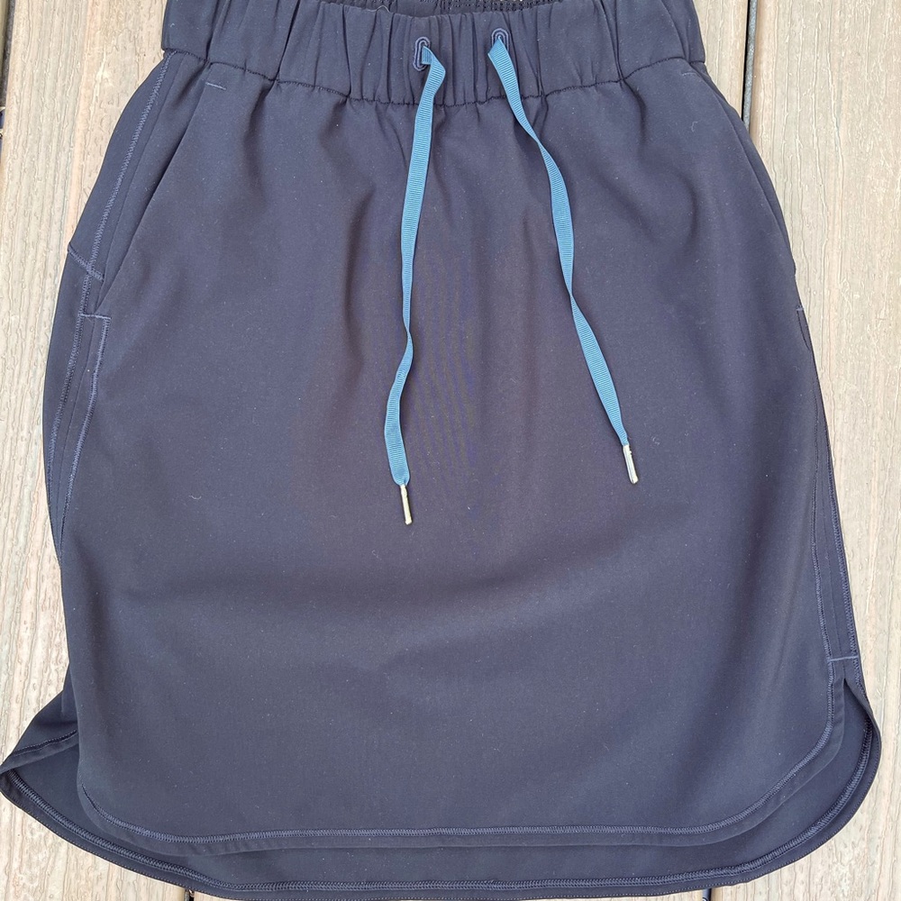 Lululemon On The Fly Skirt size 4 EUC black